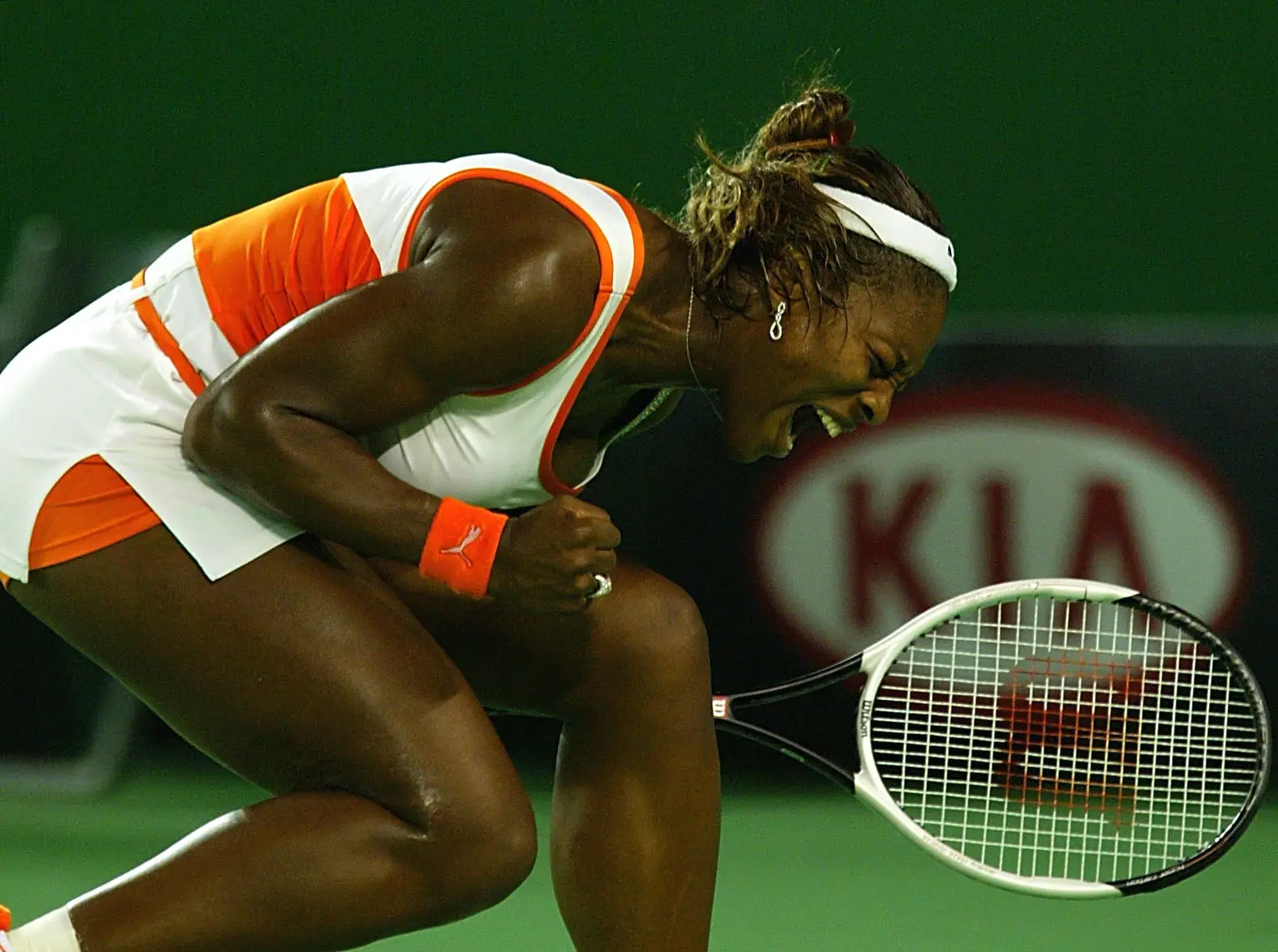 2003: A tenista Serena Williams conquista o Open da Austrália, somando o último troféu que lhe faltava para o "Serena Slam": termo usado para definir as suas vitórias em simultâneo nos torneios Grand Slam Roland Garros, US Open, Australia Open e Wimbledon.
