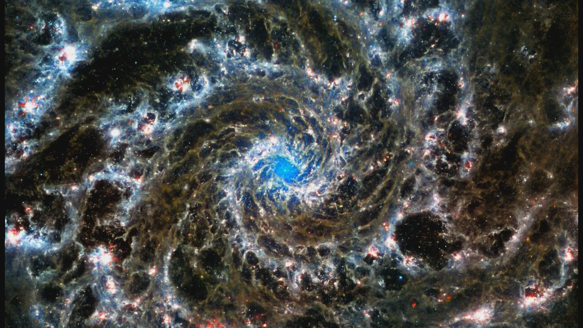 Telescópio James Webb fotografa o "coração" da Galáxia Fantasma