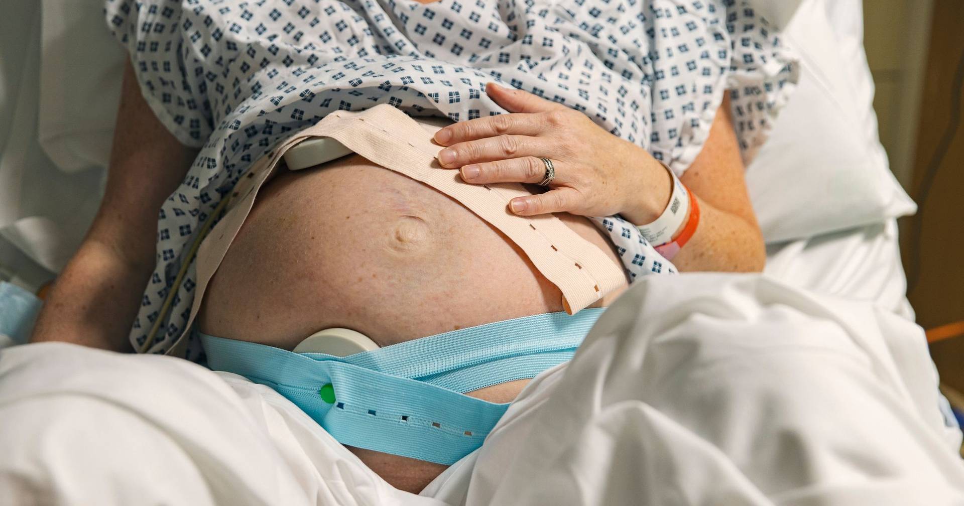 Tragédia em Leiria: Bebé Prematuro Morre Após Nascimento em Ambulância – Sistema de Emergência em Avaliação