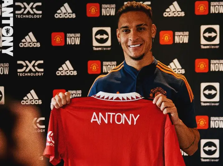 Antony oficializado no Manchester United