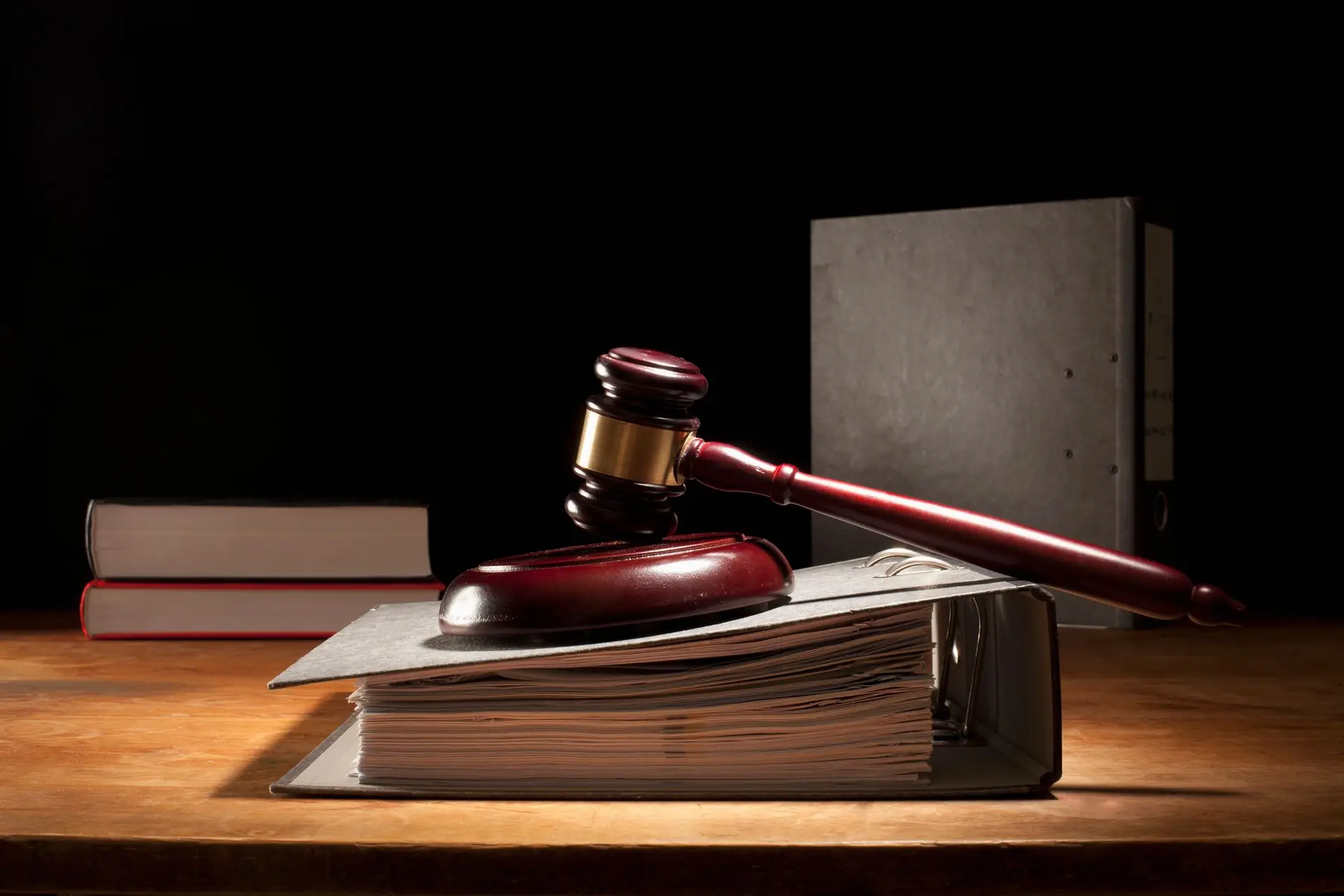 Funcionária pública condenada a pena suspensa por se apropriar de taxas moderadoras