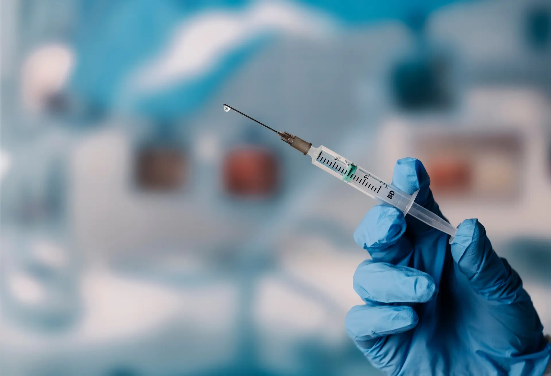 Covid-19: EMA recomenda autorização de duas vacinas adaptadas à variante Omicron