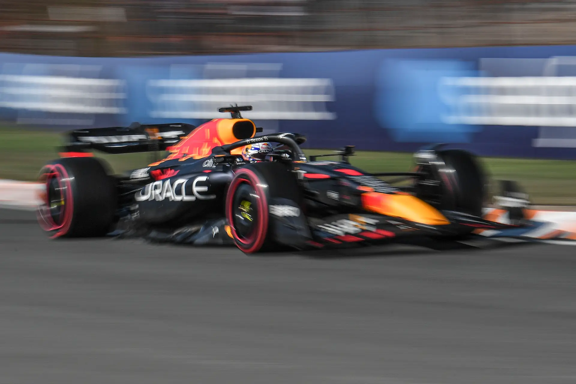 Max Verstappen conquista pole position de Fórmula1 em casa