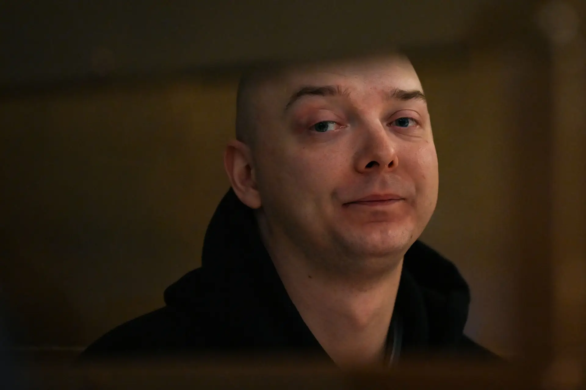 Ex-jornalista russo condenado a 22 anos de prisão por "alta traição"