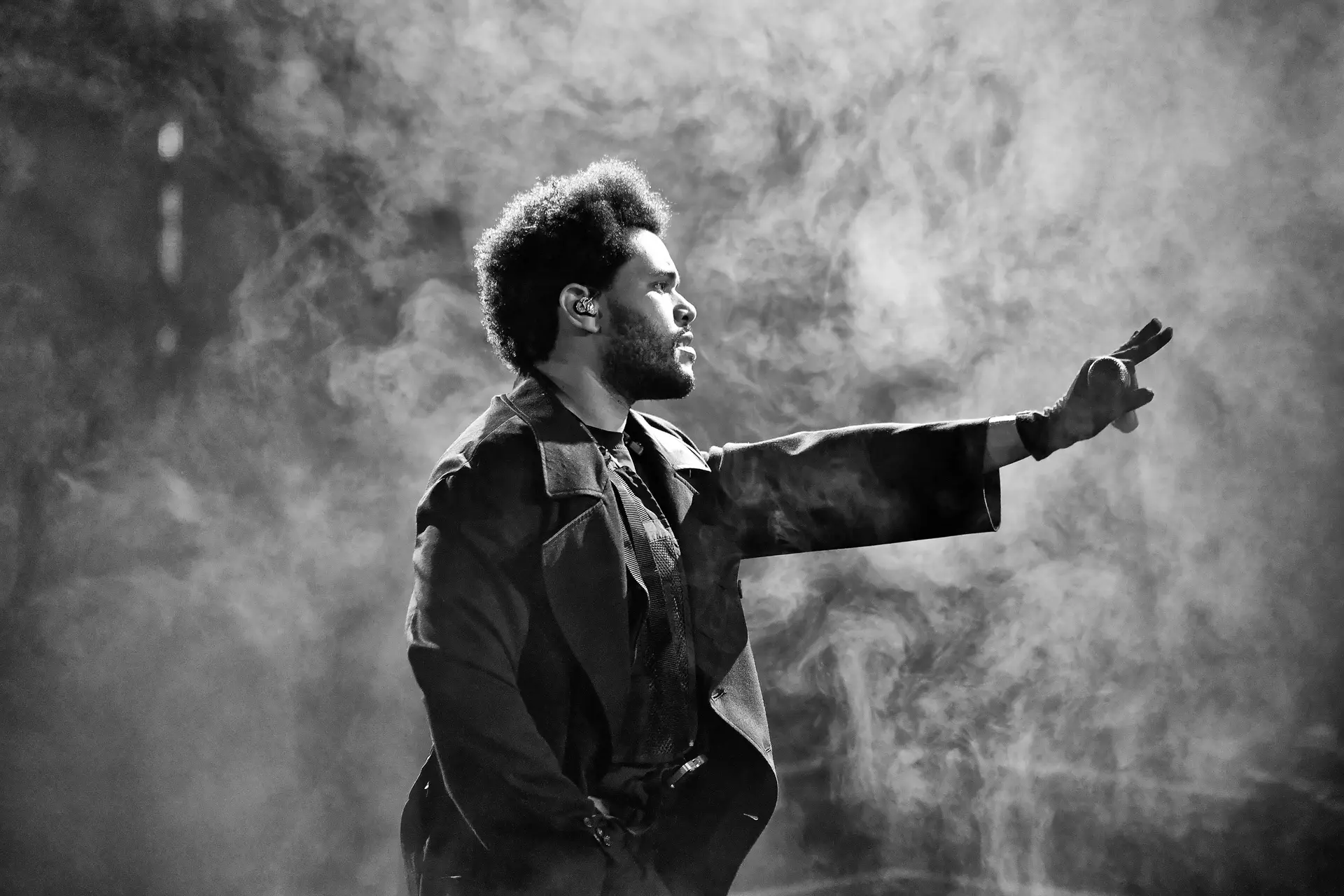 The Weeknd perde a voz durante concerto e emociona-se ao pedir desculpa