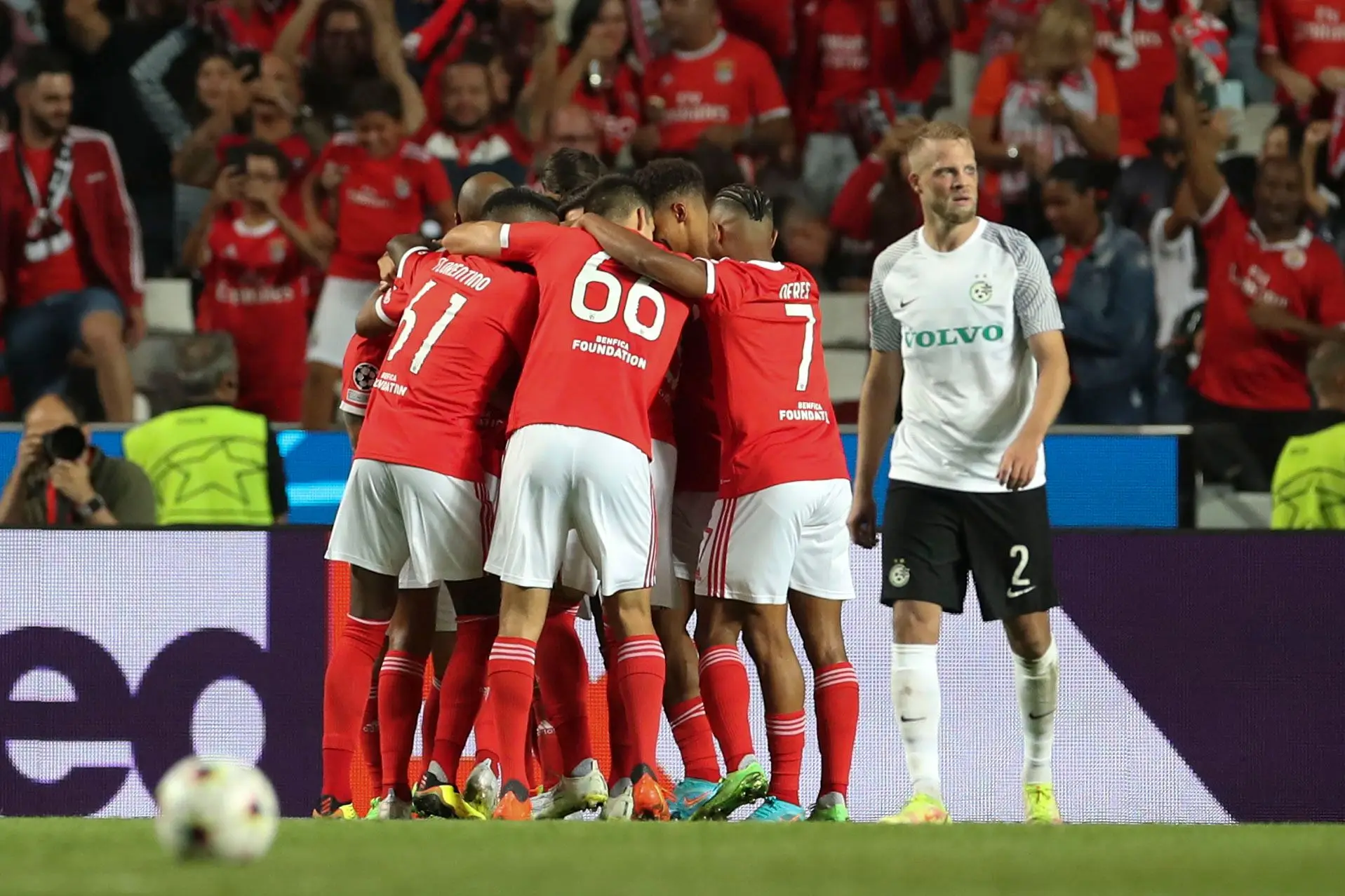 Champions: Benfica e PSG empatam em jogo com 'clima de clássico