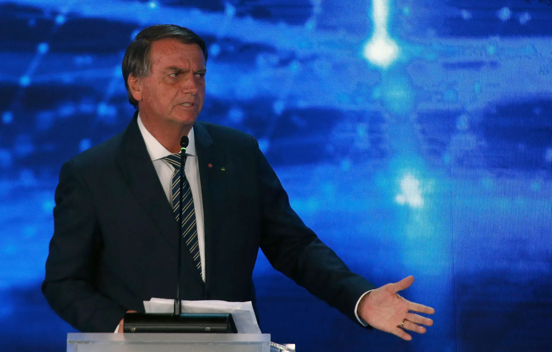 Bolsonaro reage com irritação a pergunta de uma jornalista