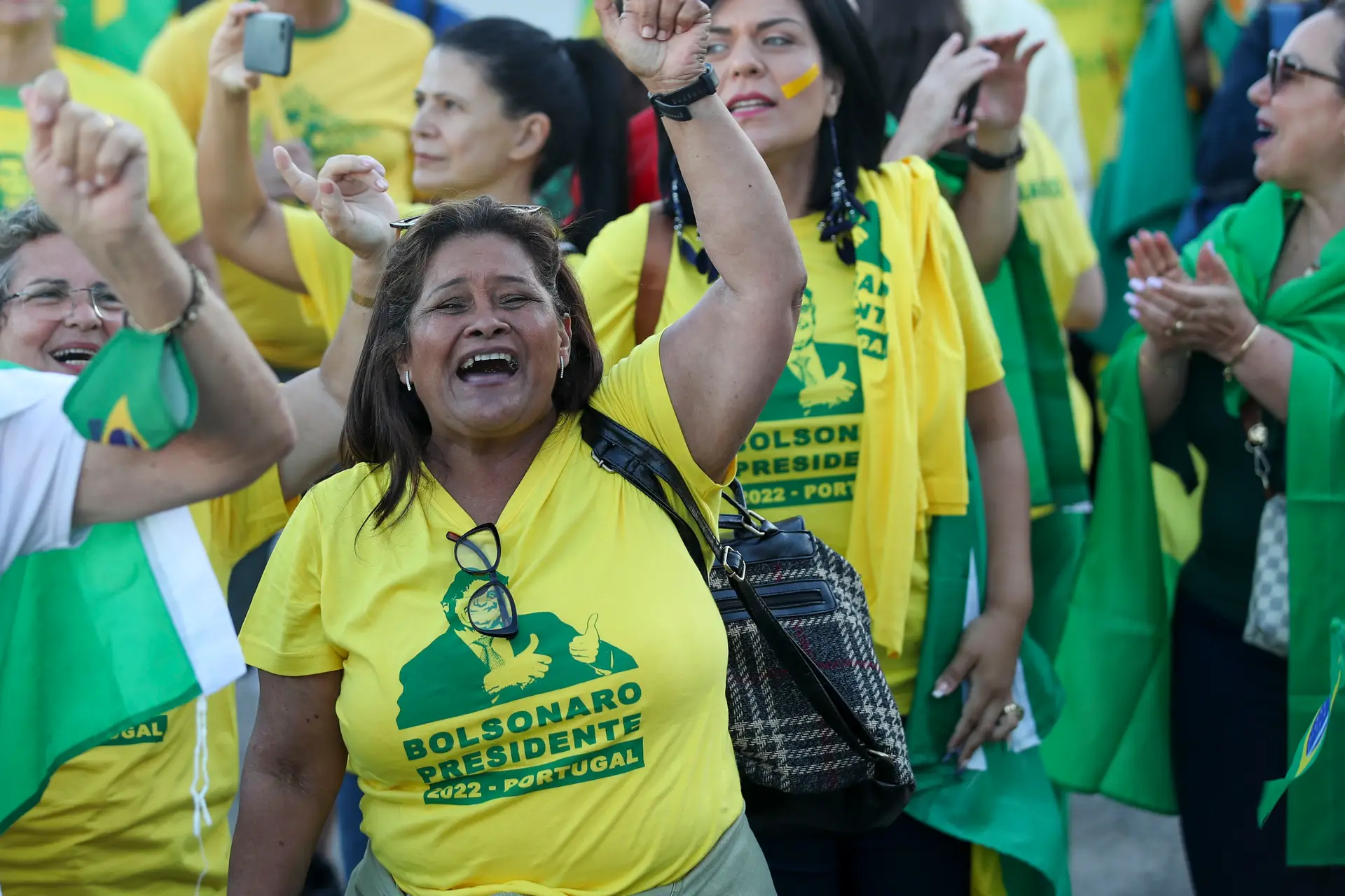 Centenas de brasileiros em manifestação de apoio a Bolsonaro em Lisboa