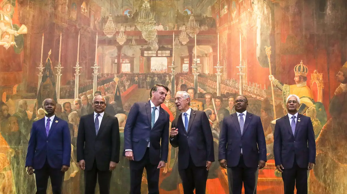 Os Presidentes de Cabo Verde, José Maria Neves, do Brasil, Jair Bolsonaro, de Portugal, Marcelo Rebelo de Sousa, da Guiné-Bissau, Umaro Sissoco Embaló, o ministro da Casa Civil de Moçambique e o Secretário executivo da CPLP, Zacarias da Costa, posam para a fotografia no Palácio do Itamaraty em Brasília no âmbito das comemorações do Bicentenário do Brasil.