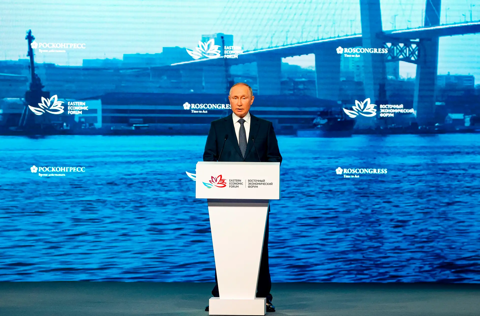 Vladimir Putin durante o Fórum Económico do Oriente.