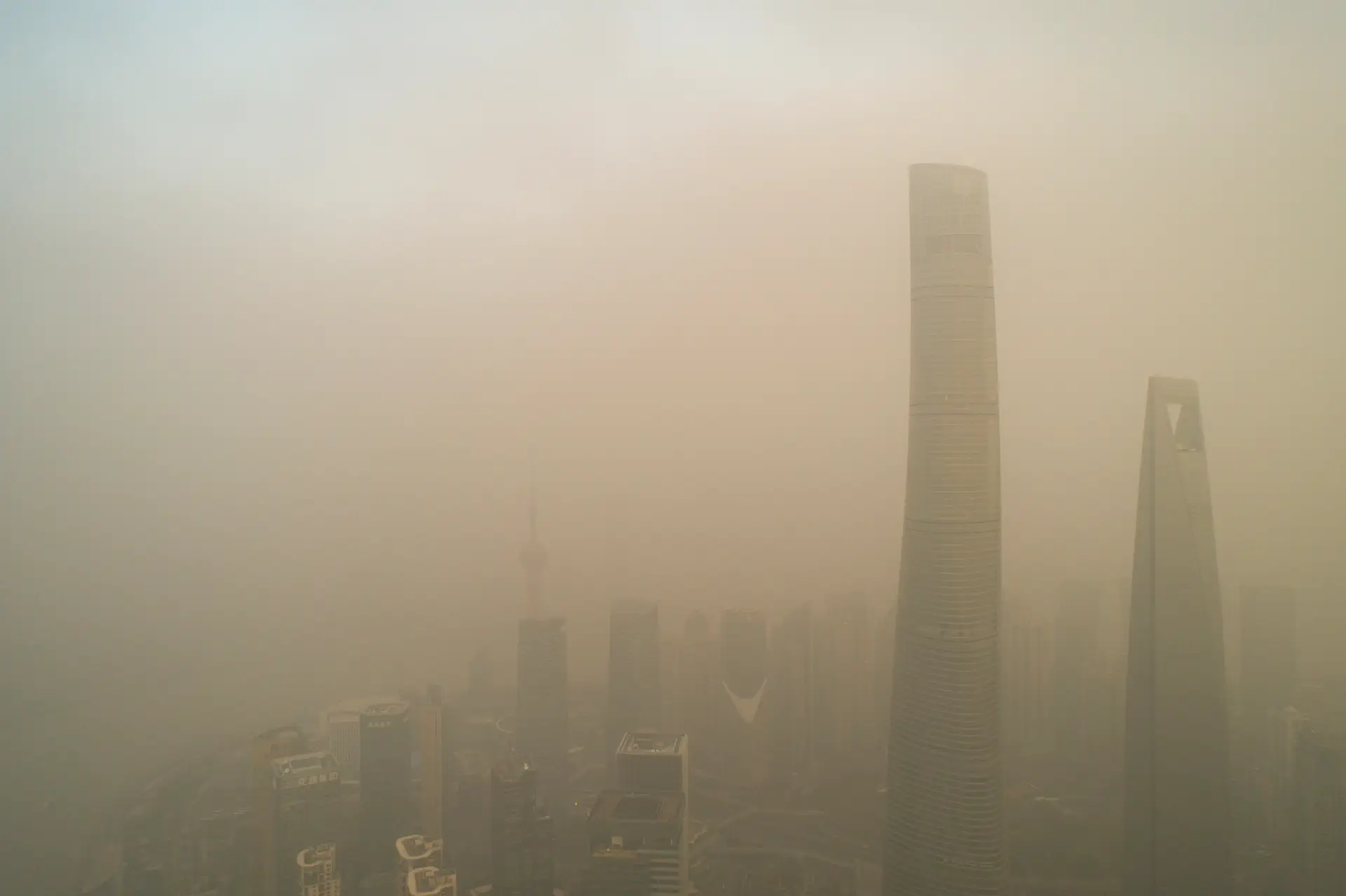 Uma vista da cidade de Xangai, afetada pela poluição.