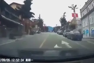 Sismo na China: imagens de videovigilância mostram momento em que a terra começou a tremer