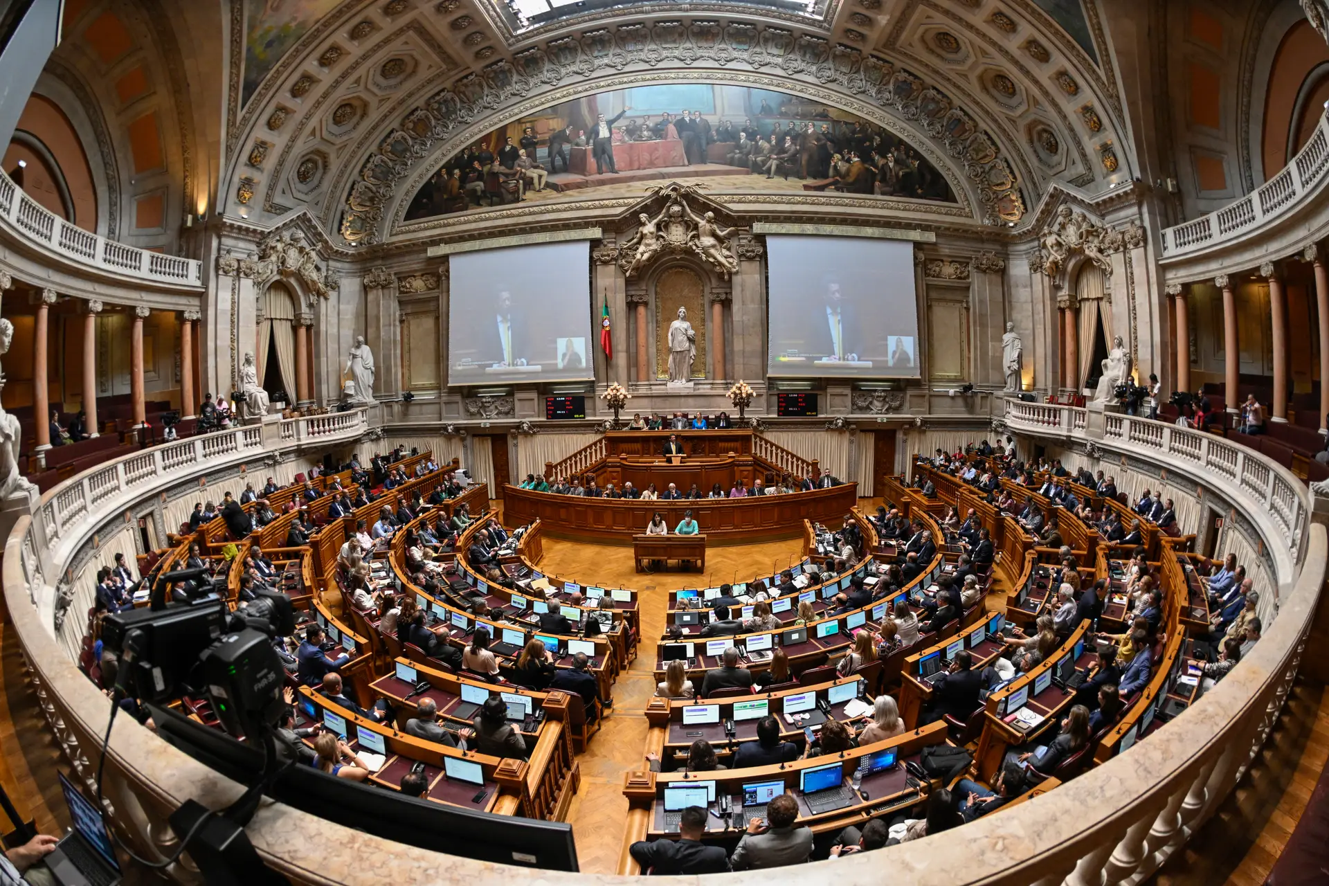Com um aplauso de pé, Parlamento despede-se de Jerónimo de Sousa
