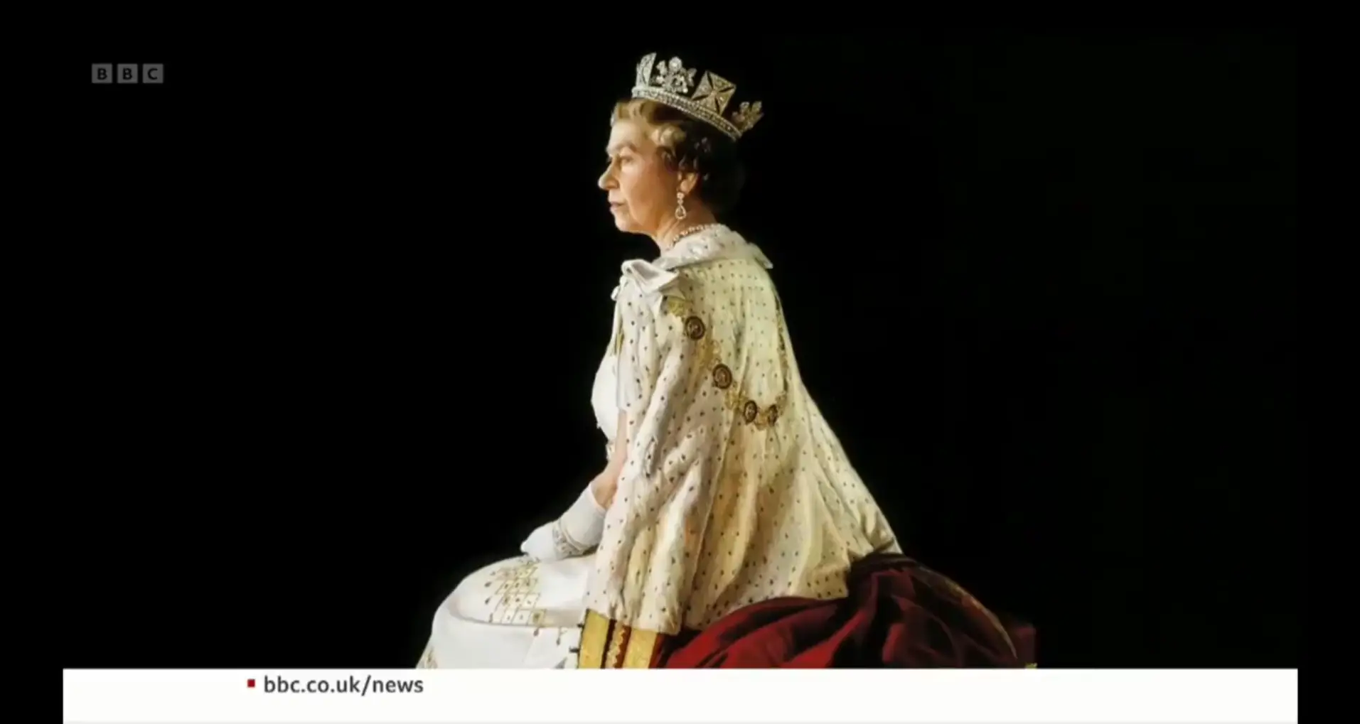 O momento em que a BBC anunciou a morte de Isabel II ao som de "God Save The Queen"