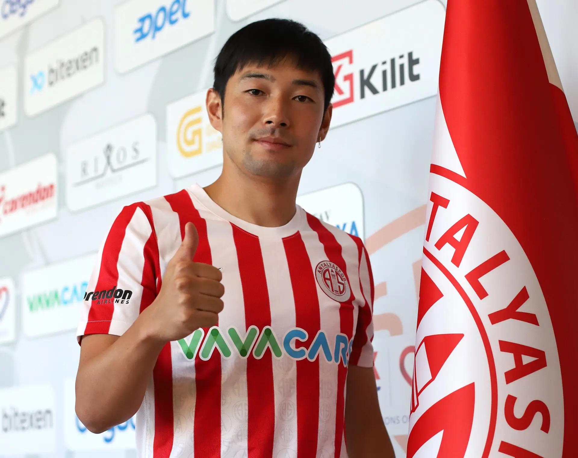 Nakajima rescinde com FC Porto e ruma à Turquia