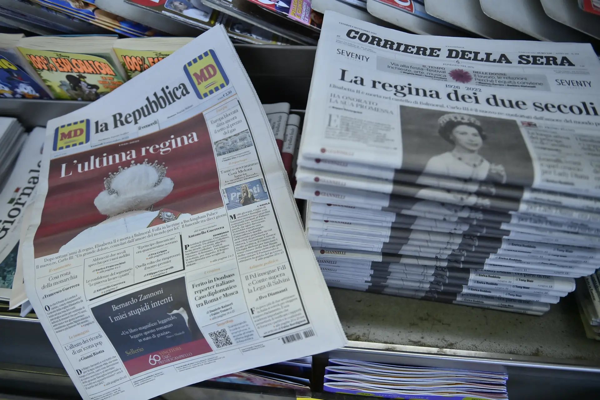 Capas de jornais italianos.