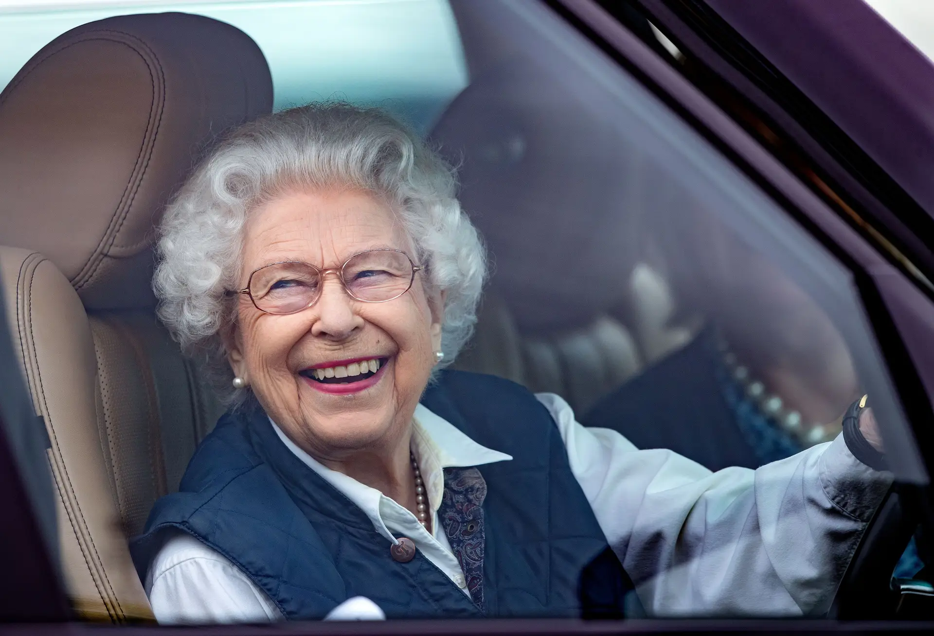A (hilariante) história dos turistas que falaram com a Rainha… sem saberem que era a Rainha