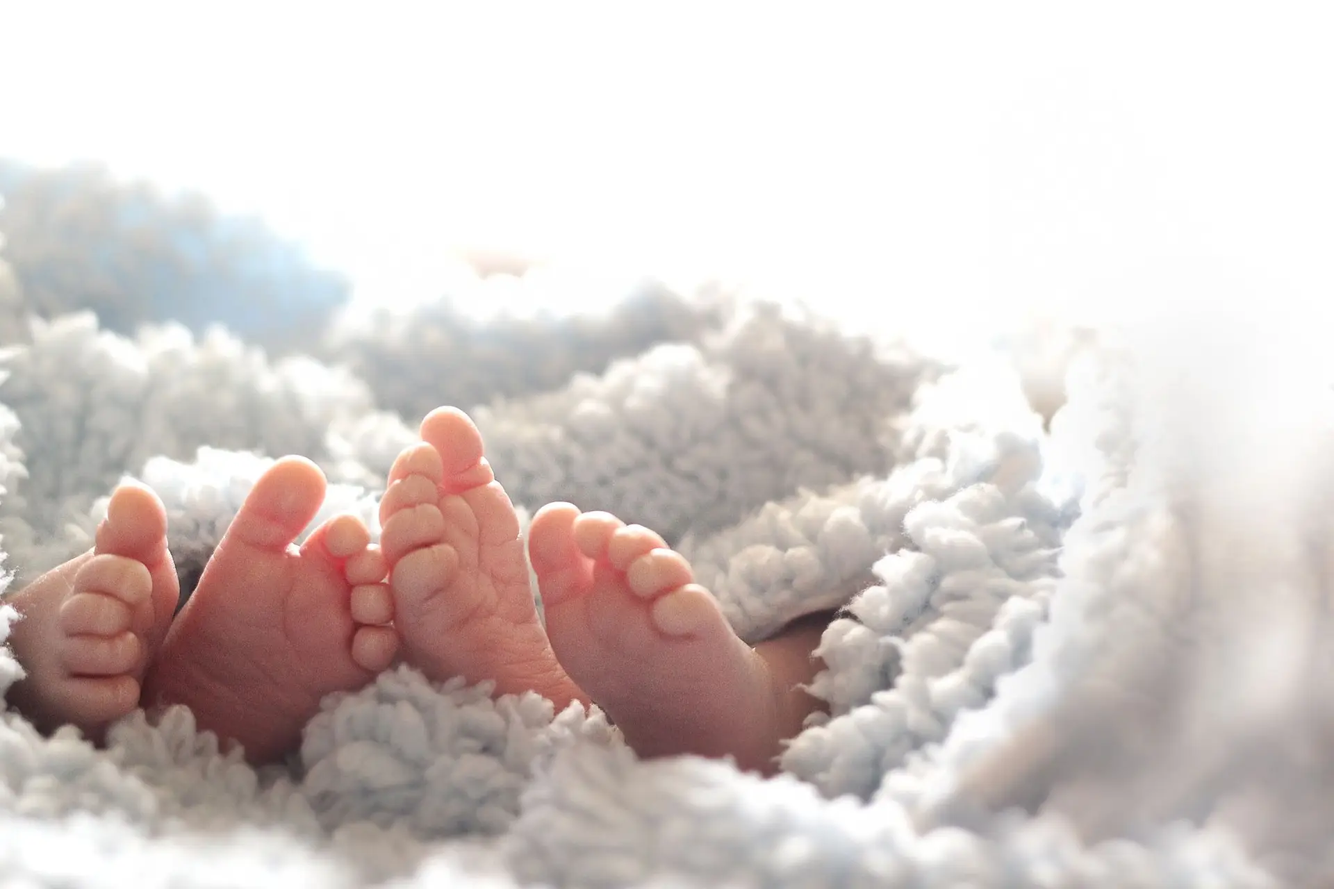 Mulher dá à luz dois gémeos de pais diferentes foto