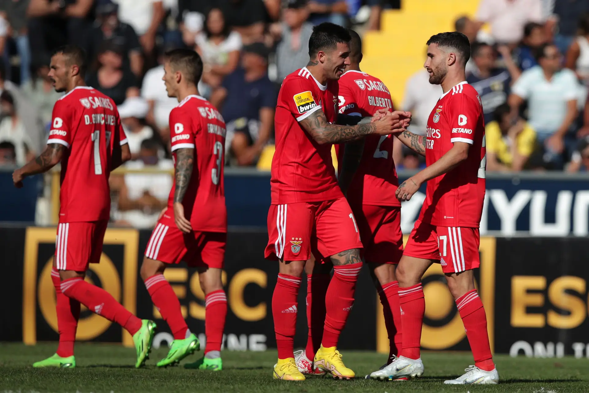 I Liga: Benfica derrota Famalicão na segunda parte