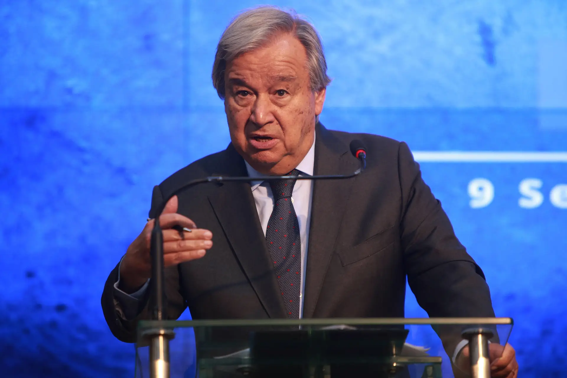 Guterres alerta para “preço horrível” que países pagam pela dependência dos combustíveis fósseis