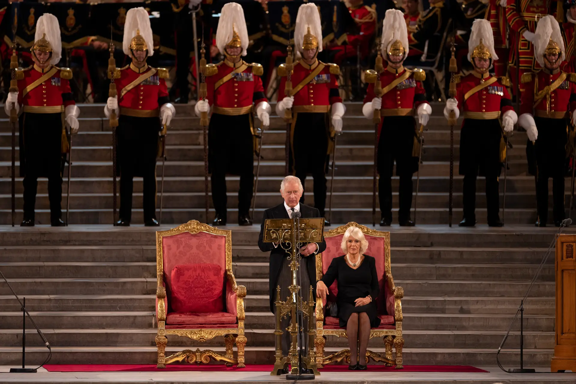 "Devoção incondicional": Rei Carlos III admite "peso da História" no primeiro discurso no Parlamento