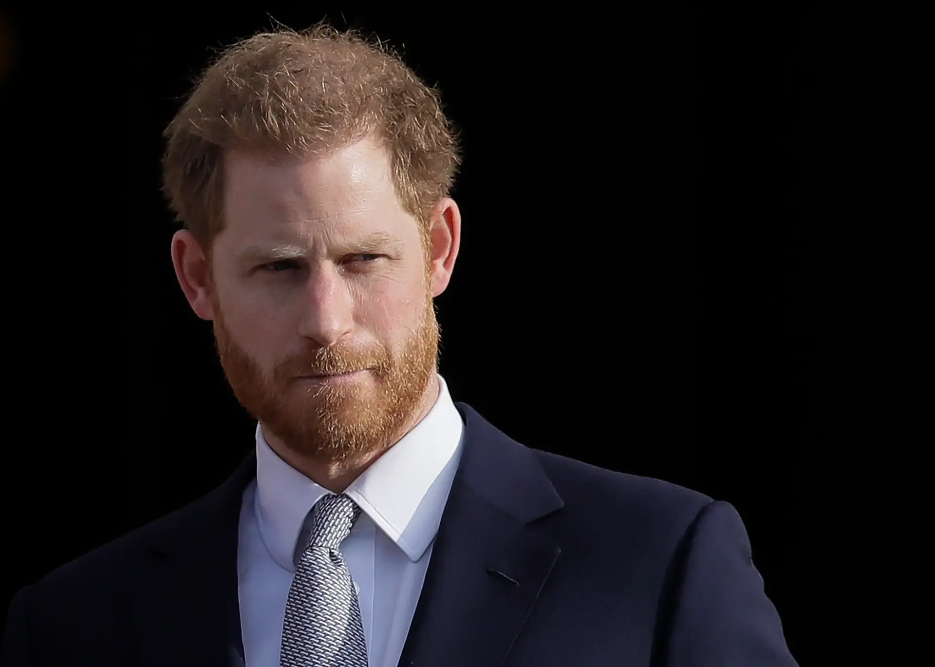 Príncipe Harry presta primeiro tributo à rainha Isabel II