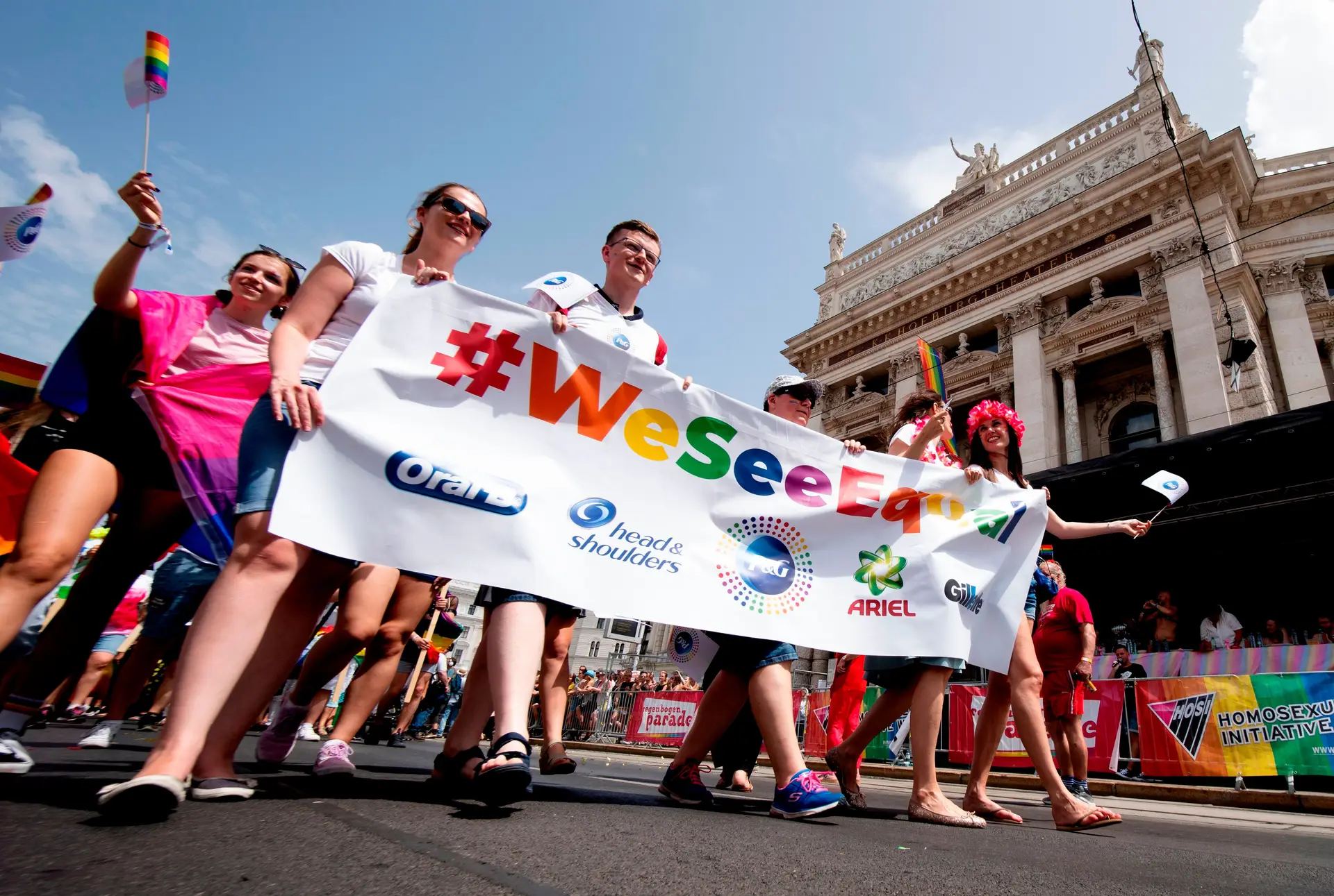 Polícia sérvia proíbe marcha EuroPride 2022 em Belgrado