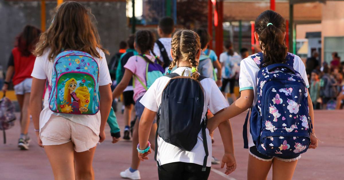 Presidente Marcelo dá 'luz verde' a diploma que restringe smartphones nas escolas