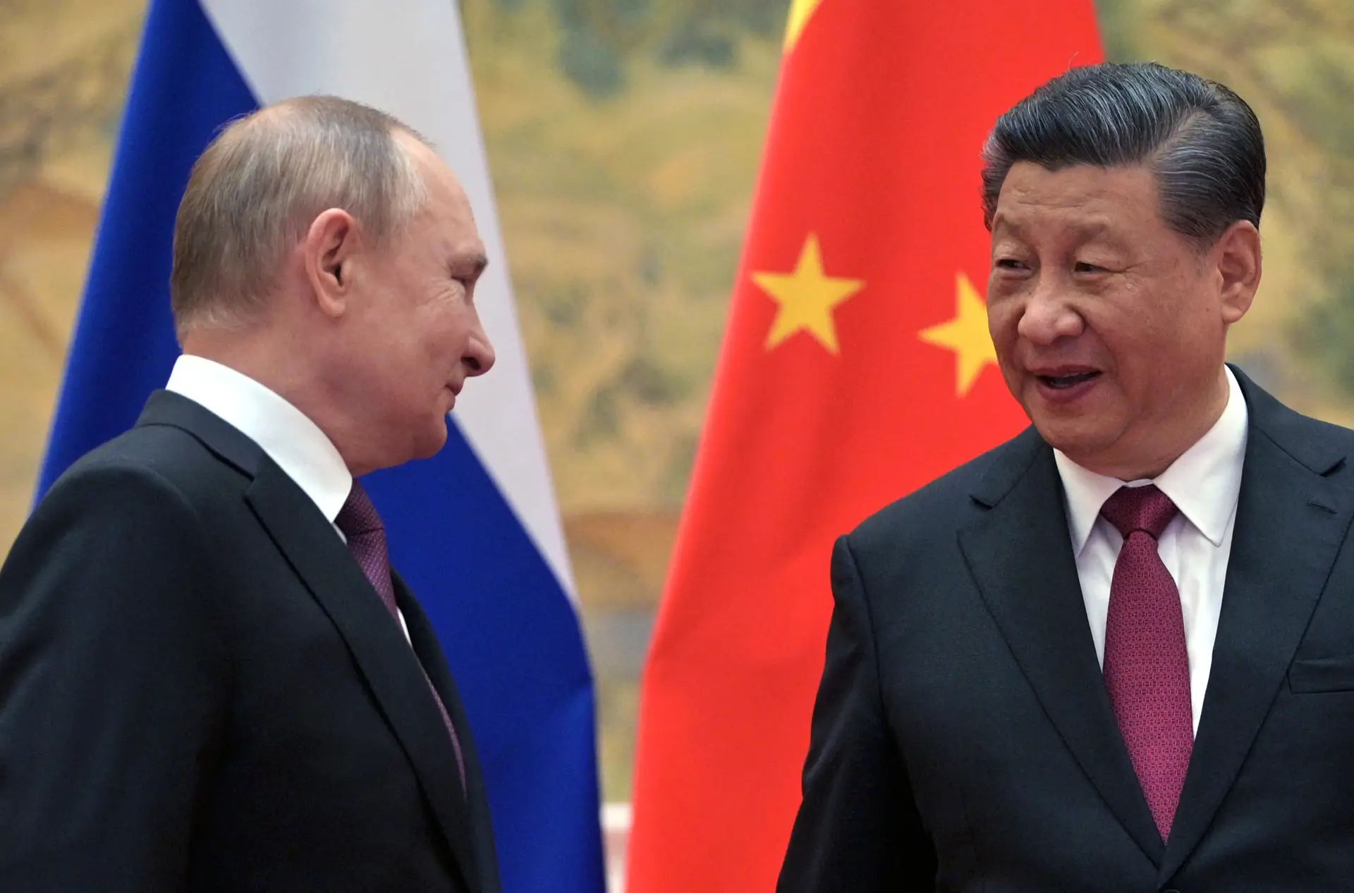 Presidente da Rússia, Vladimir Putin, e o Presidente da China, Xi Jinping, na reunião de 4 de fevereiro de 2022.