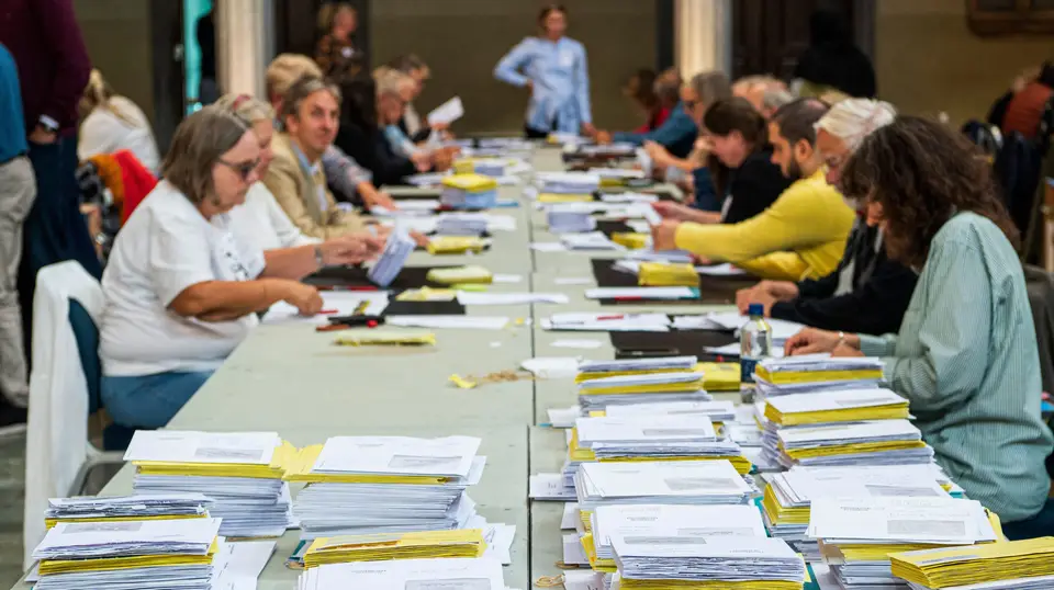 Contagem de votos das eleições legislativas na Suécia.