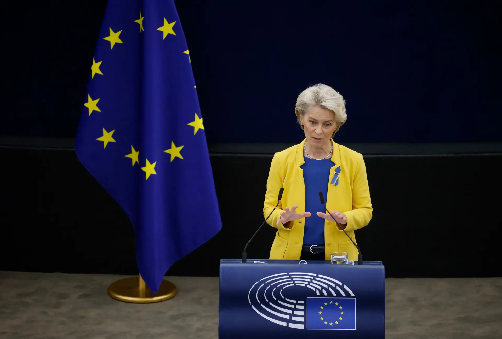 Von der Leyen anuncia apoio de 100 milhões de euros para reconstruir escolas na Ucrânia
