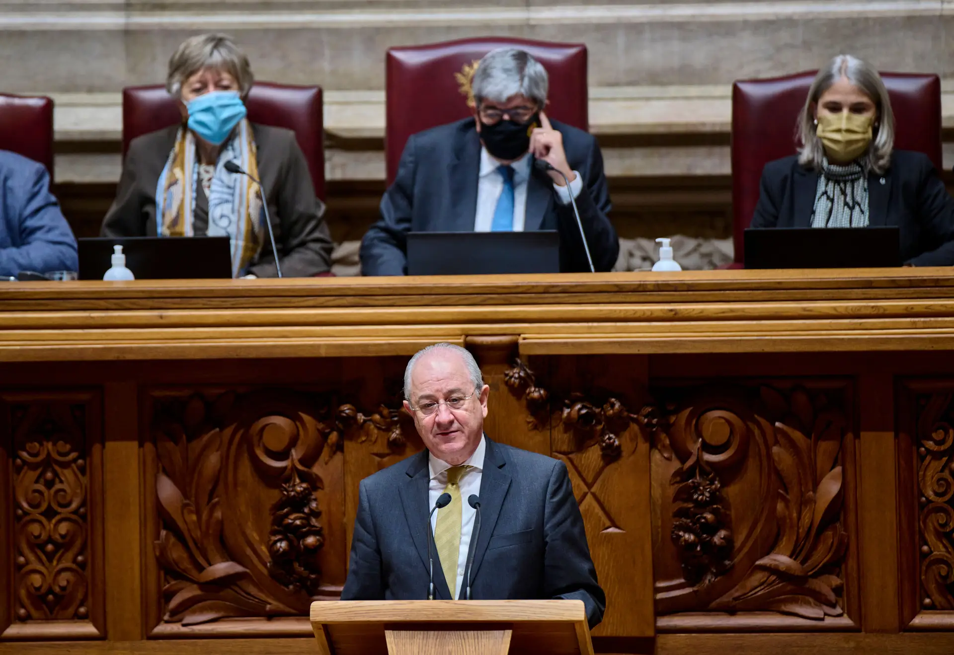 Rui Rio reage à longa ovação em sua homenagem no Parlamento - SIC Notícias