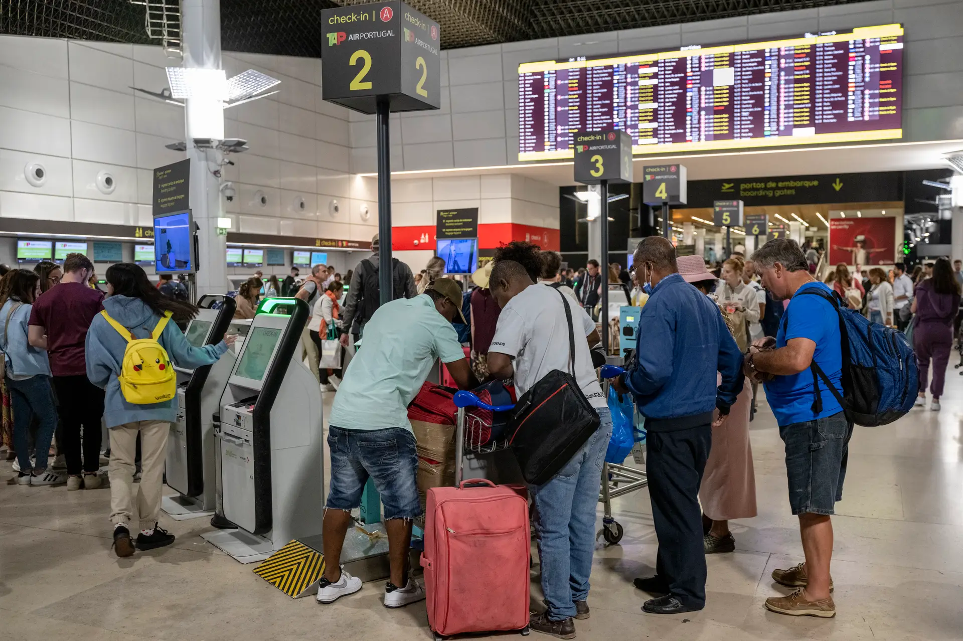 Passageiros nos aeroportos nacionais superam pela primeira vez números de 2019