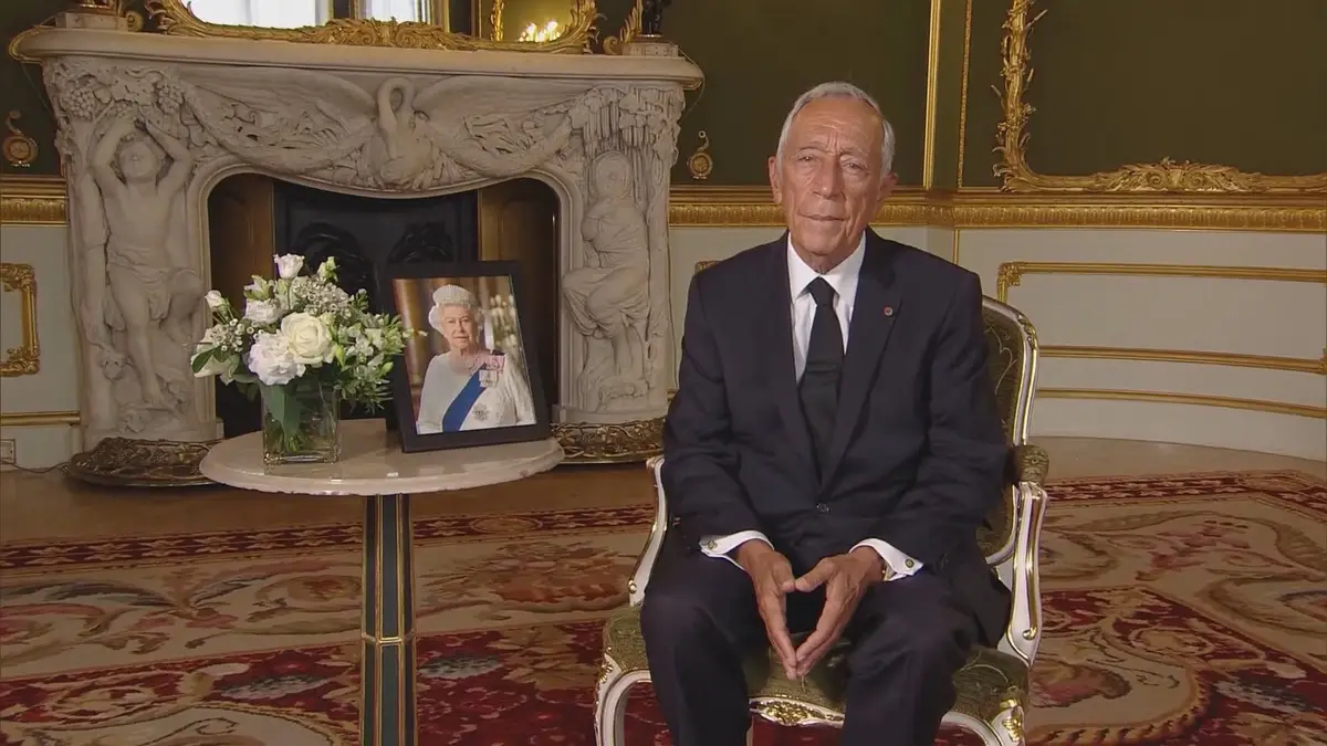 Marcelo Rebelo de Sousa em Lancaster House para escrever no livro de condolências