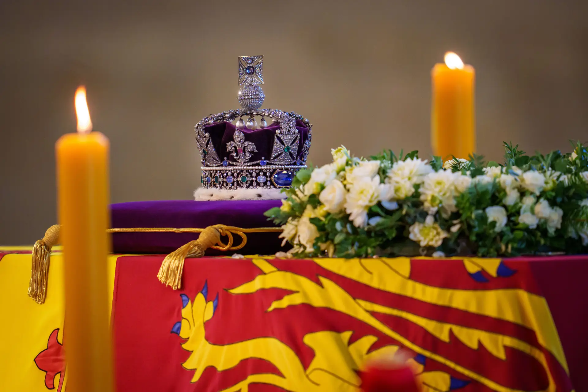 O fim do reinado de Isabel II foto