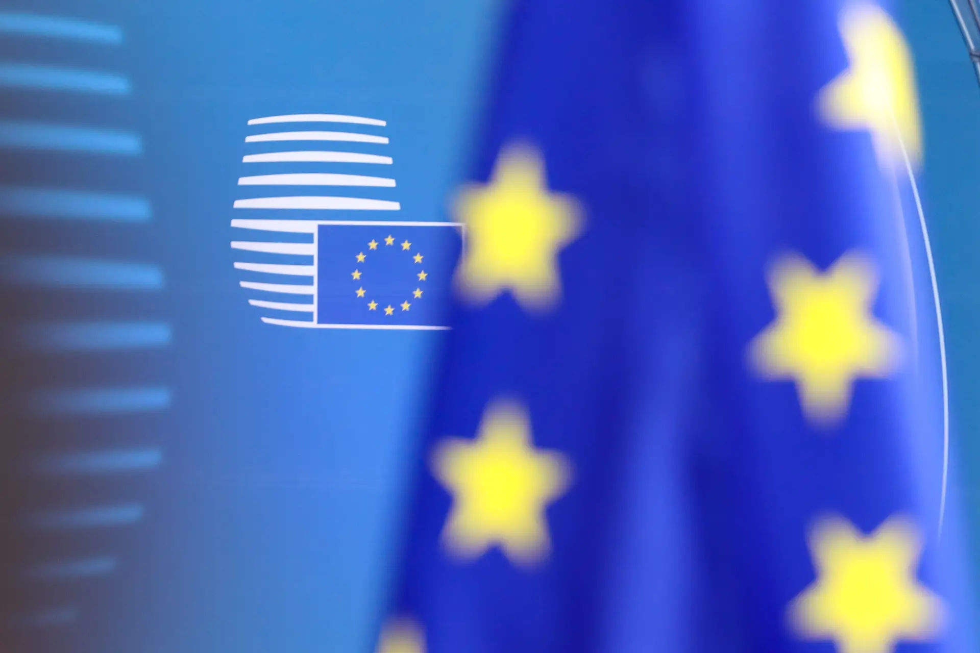 Comissão Europeia melhora projeção de crescimento da zona euro e UE