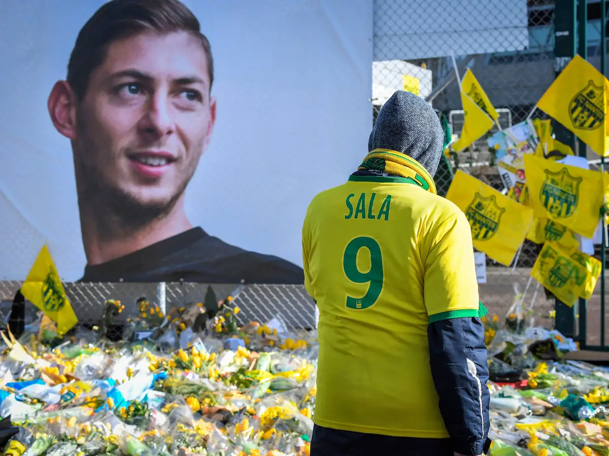 Cardiff City tem de pagar seis milhões de euros ao Nantes por Emiliano Sala  - SIC Notícias