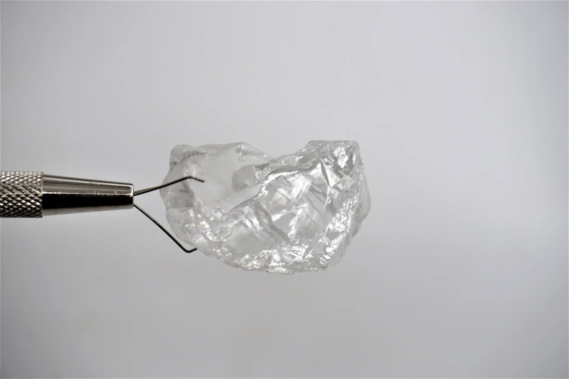 Descoberto diamante de 131 quilates em Angola