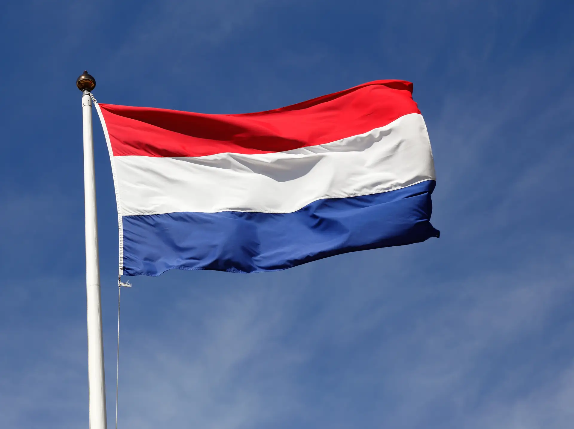 Países Baixos sobe salário mínimo e impostos e controla preços devido a inflação