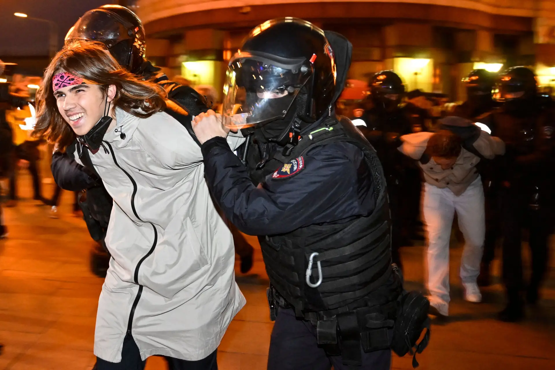 "Não à guerra": centenas de detidos em protestos na Rússia