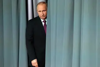 Putin altera chefias militares perante avanços de Kiev, diz relatório