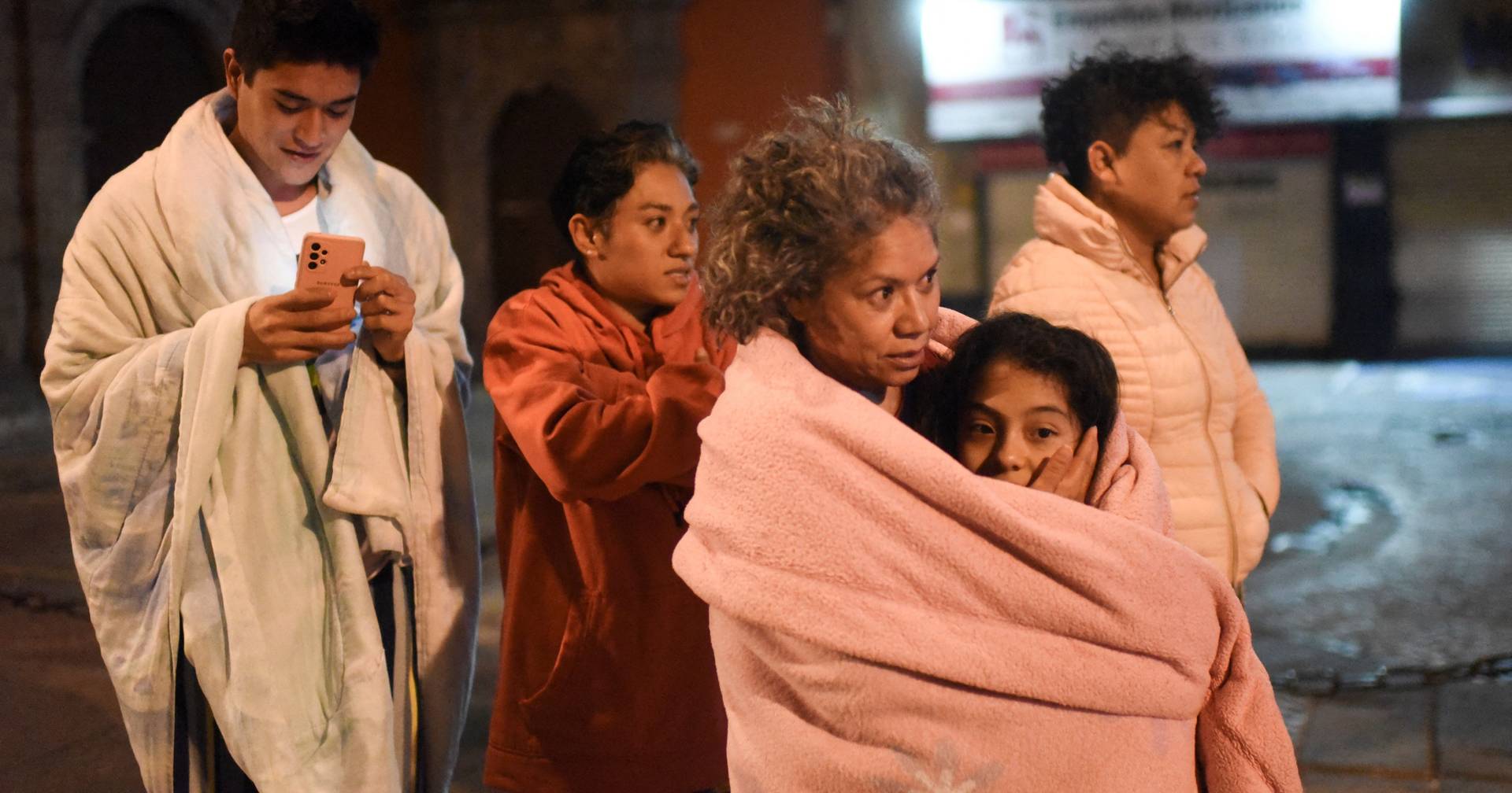 Nuevo sismo en México, un sismo de magnitud 6.9 saca a la calle a miles de capitalinos