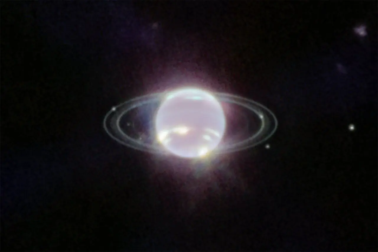 O instrumento Near-Infrared Camera (NIRCam) do telescópio James Webb captou a melhor foto de Neptuno dos últimos 30 anos, a 12 de julho de 2022.