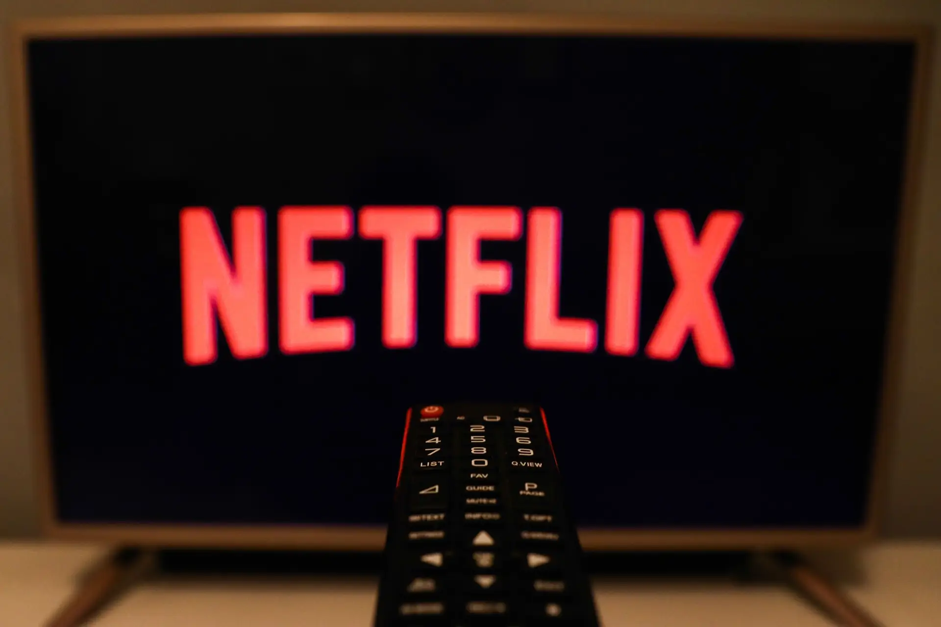 Partilha de senha da Netflix poderá vir a ser crime no Reino Unido