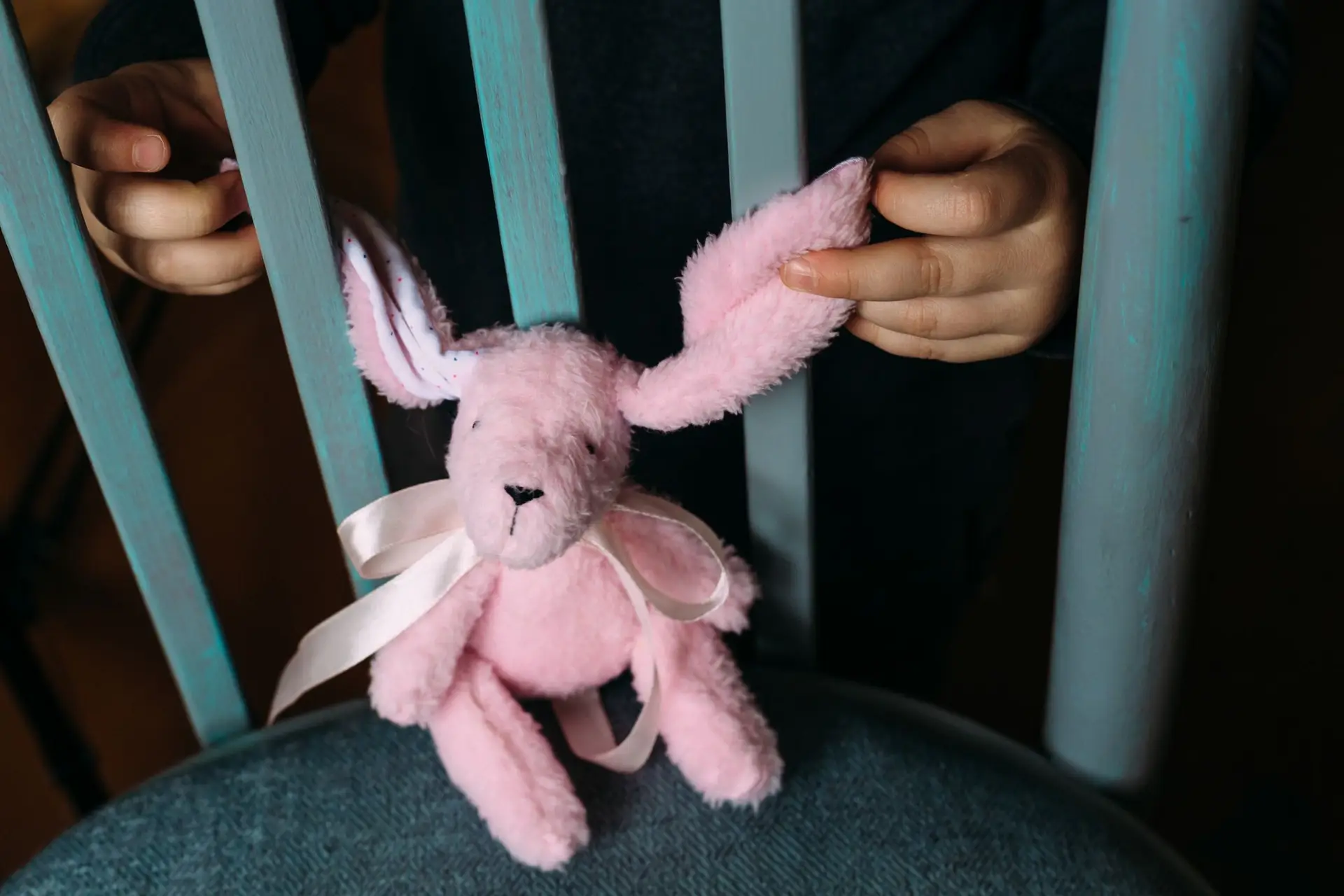 Casal suspeito de abuso sexual da filha fica em prisão preventiva