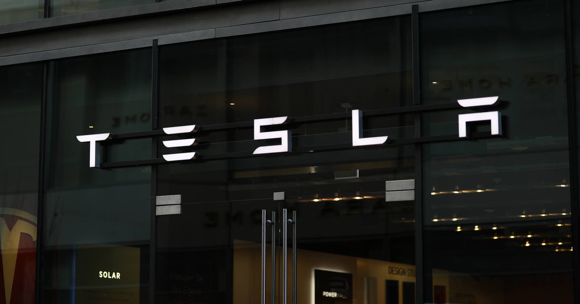 Tesla ruft in den USA über eine Million Autos zurück