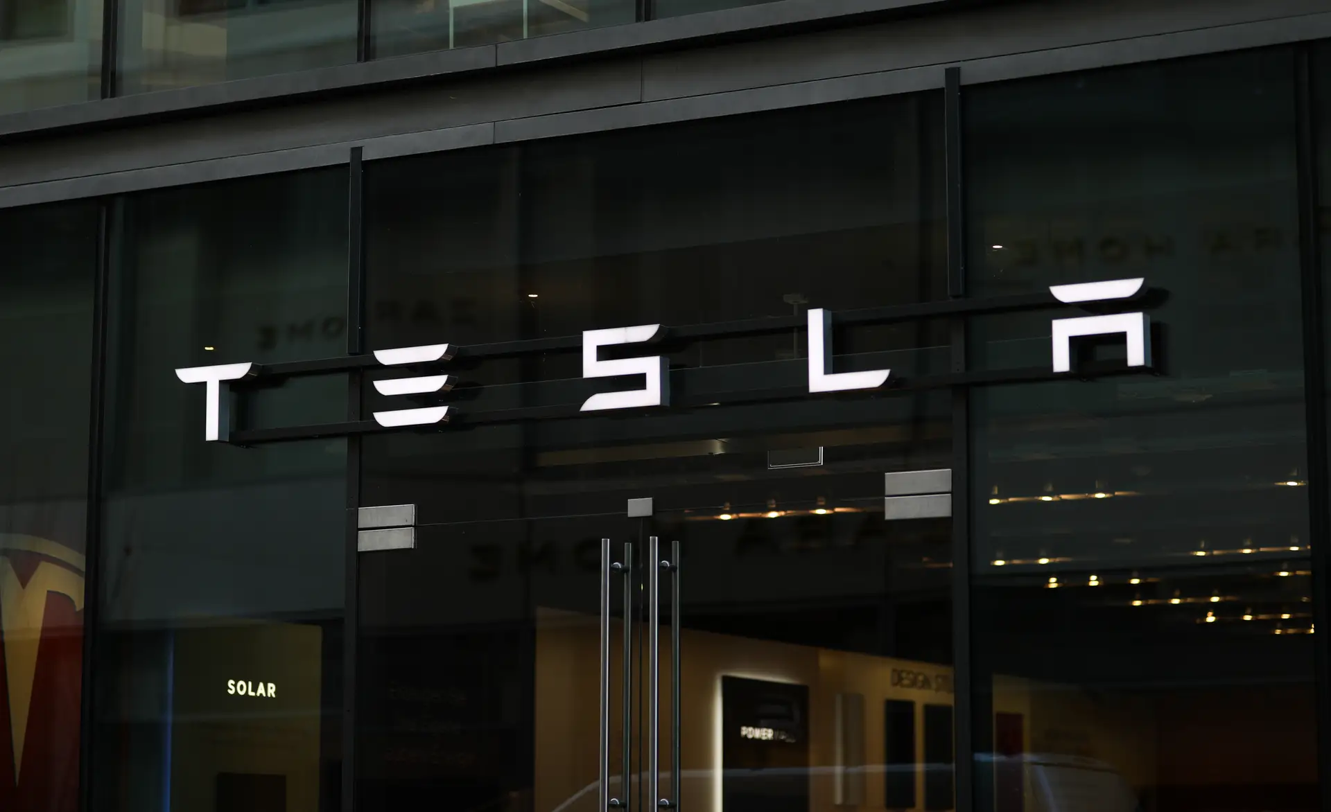 Tesla recolhe mais de um milhão de carros nos EUA