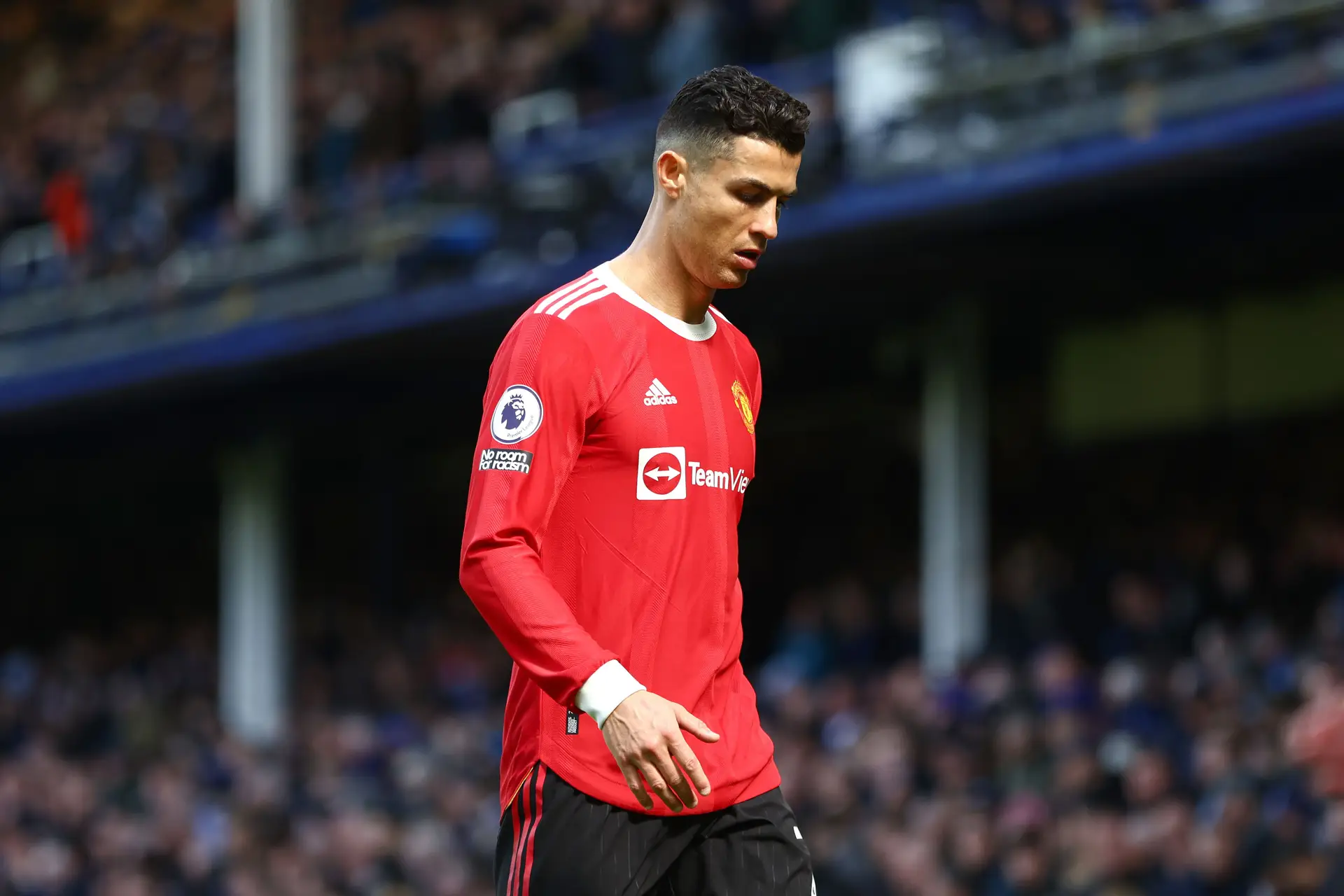 Cristiano Ronaldo acusado de conduta violenta contra jovem adepto