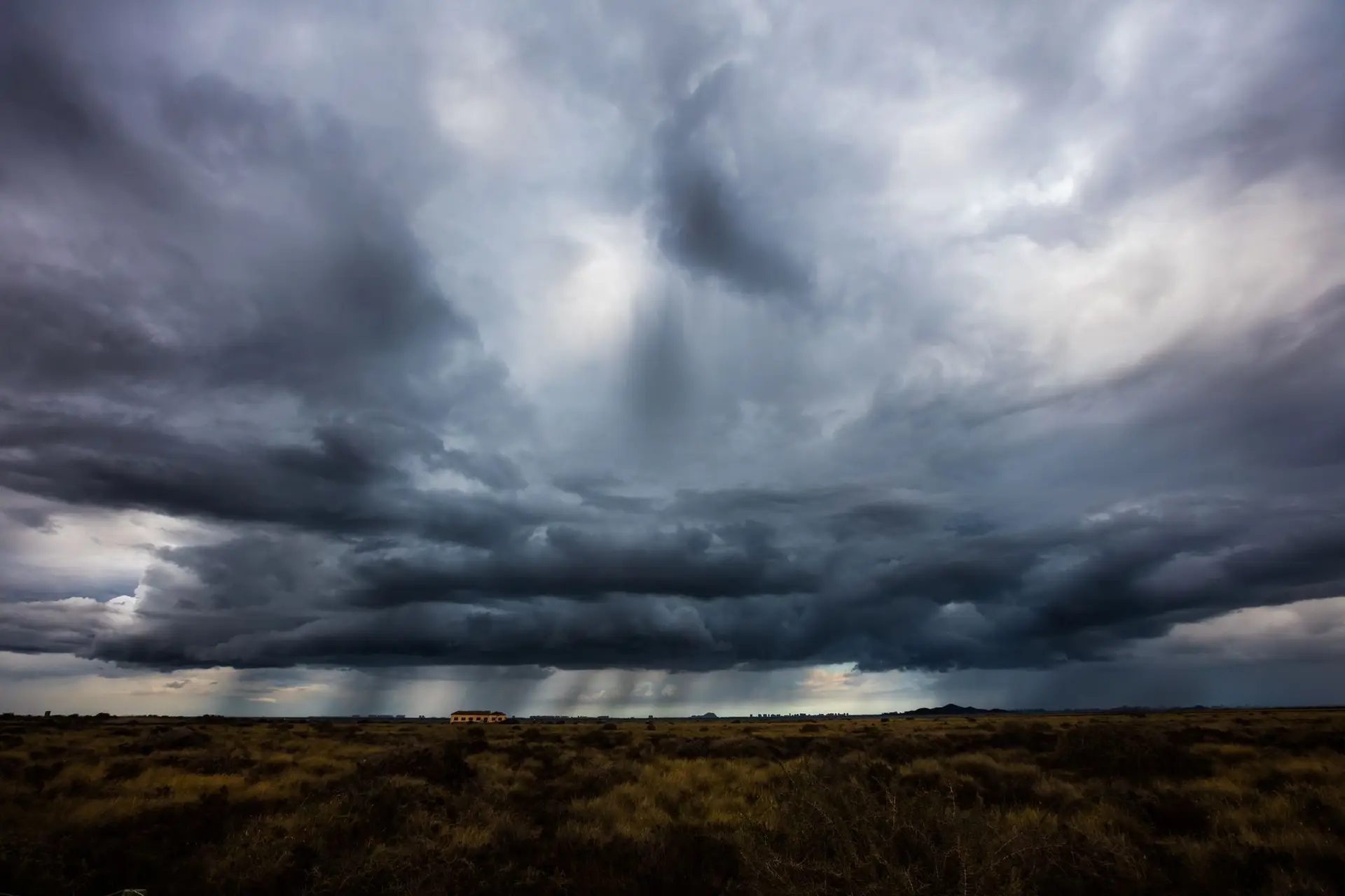 Tempestade Gaston deve enfraquecer e passar a sul das Flores e Corvo