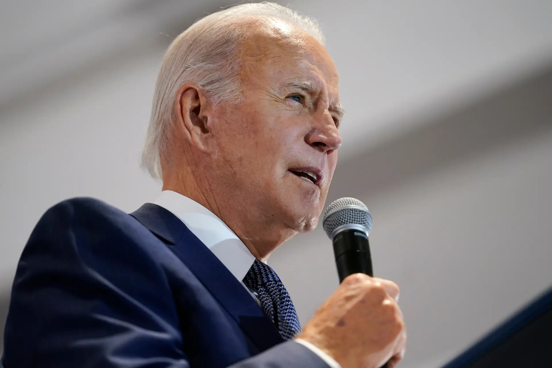 Biden ameaça com "rápidas e severas" sanções se Moscovo anexar territórios na Ucrânia